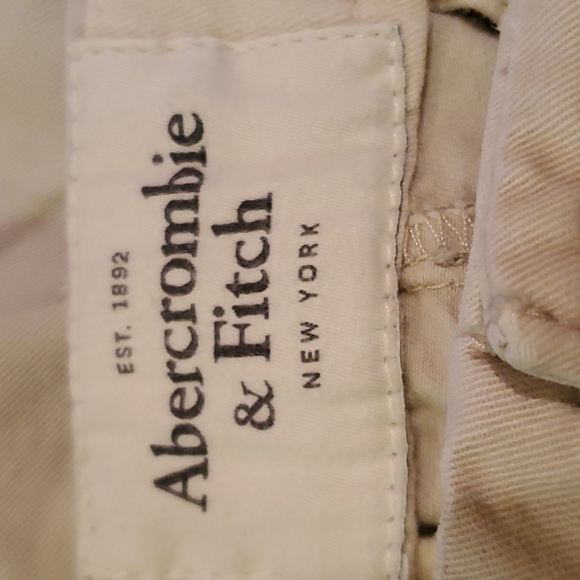ABERCROMBIE & FINCH 30 CREAM MOOSE SHORTS - Picture 3 of 4